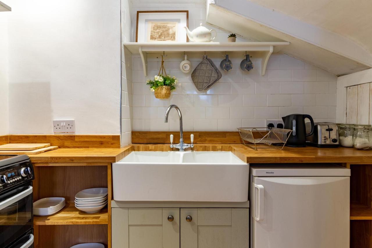 The Shoe Box Cottage With Allocated Parking Malmesbury Exterior foto